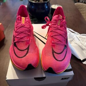 Nike Air Zoom Alpha Fly - men’s - 9 // women’s - 10.5